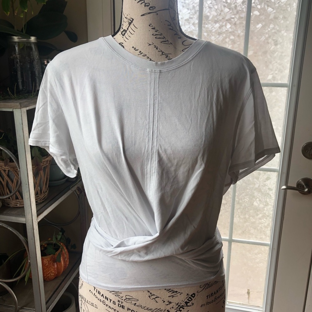 Lululemon tie up short sleeve size 6